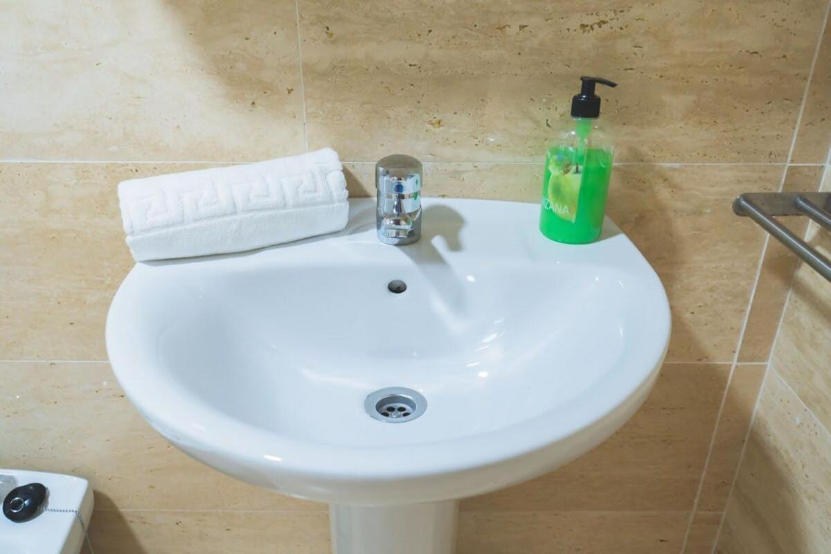 Centrico Apartamento En Calle Carreteria - Málaga Eksteriør bilde